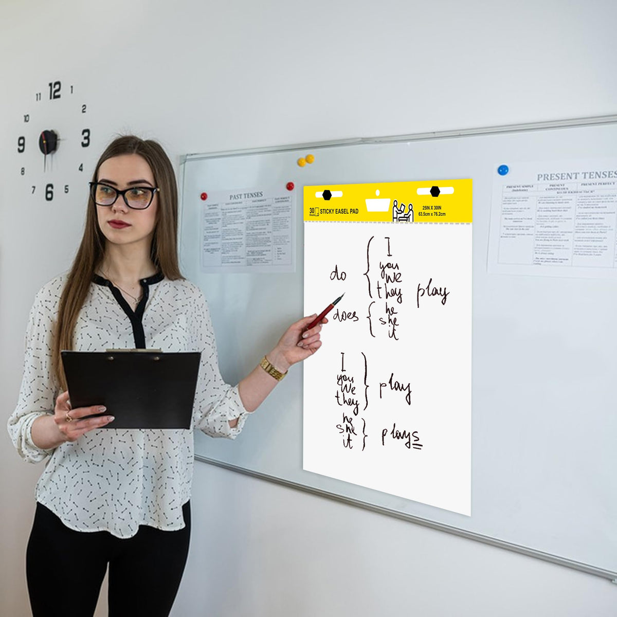 Self Stick Flip Chart Paper 25 in x 30 in 30 Sheets 4 Pad Pack White Q749